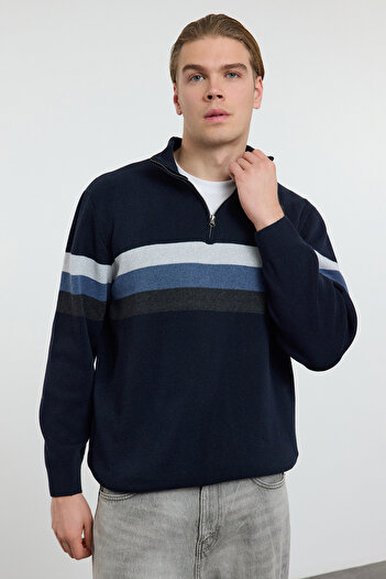 Trendyol Collection Pulover din tricotaje din bumbac bleumarin color block - jumătate de gât țesut TMNAW25KZ00013