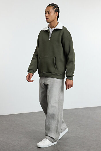 Trendyol Collection Khaki Oversize/Wide Cut Stand Collar Zippered Fleece Inside/Warm Sweatshirt Tmnaw25Sw00081