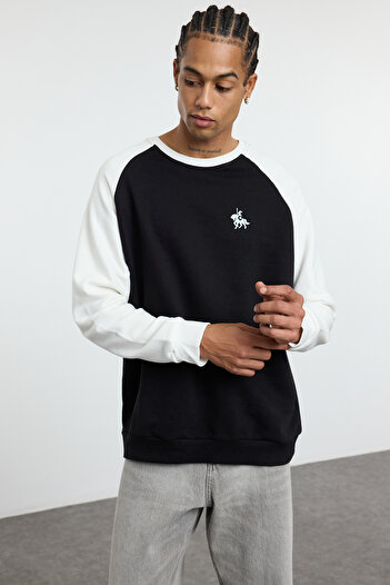 Trendyol Collection Μαύρο Oversize/Wide Cut μανίκι Raglan Λεπτομερής έγχρωμη μπλούζα φούτερ TMNAW25SW00090