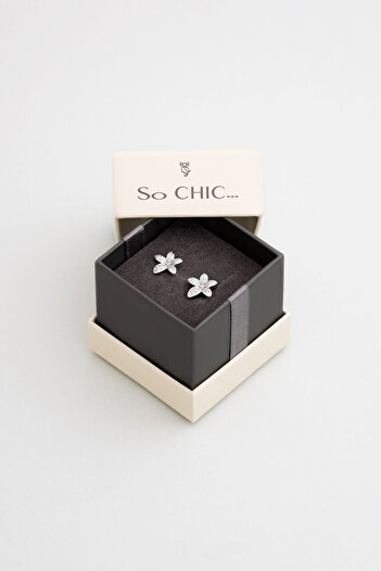 So CHIC... Işıltılı Çiçek 18 Ayar Beyaz Altın Kaplama Gümüş Küpe