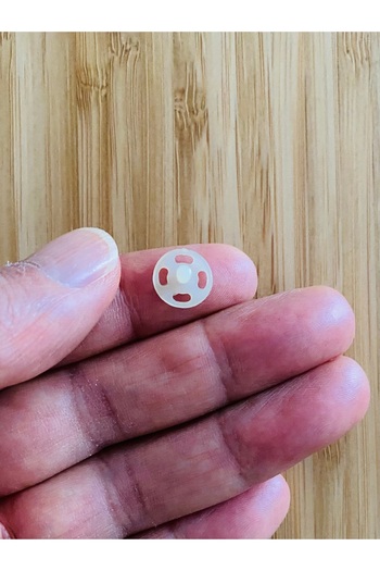 Kartopu Stand-Up Plastic Snap Fastener 1cm (10mm) Pack of 10 (10 Pairs). Color: Cream.