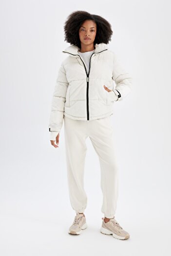 DeFacto Pufferjacke mit Stehkragen und Reißverschluss – wasserabweisend, mit Taschen Z1438az24wn