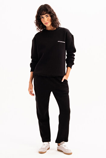 JUSTEVER Γυναικείο φούτερ με μαύρο κέντημα Crew Neck - Rigil, Shardon και Fleece