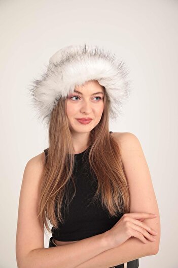 BALIENTE Plush White Heart Hat