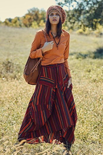 Los banditos Baggy Long Skirt with Lace-up Waist and Pocket Detail