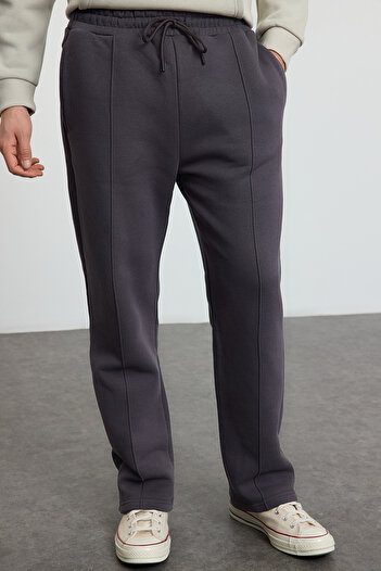 Trendyol Collection KOUŘENÉ šití PODROBNĚ Tepláky s běžným střihem - TMNAW25EA00005