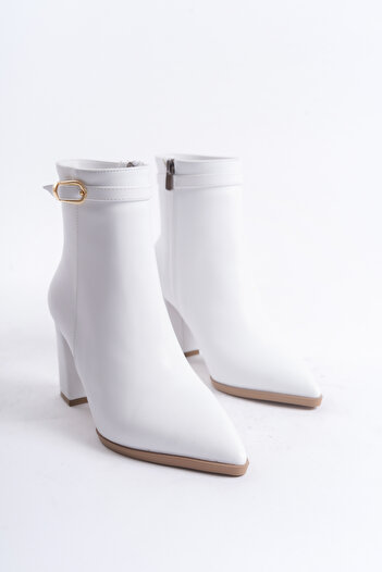 Shoesers Γυναικείες αγκράφες ειδικής σχεδίασης Λεπτομερείς μπότες με μυτερό φερμουάρ με μεσαίο τακούνι σε λευκό χρώμα