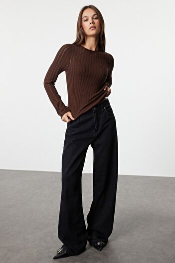 Trendyol Collection Σκούρο καφέ διαφανές πλεκτό ύφασμα κανονικού μεγέθους Πλεκτή μπλούζα με λαιμόκοψη TWOAW24BZ00094