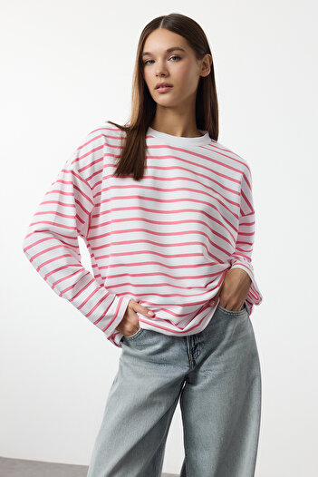 Trendyol Collection Λεπτό πλεκτό φούτερ με ροζ ριγέ λαιμόκοψη - TWOAW23SW00326