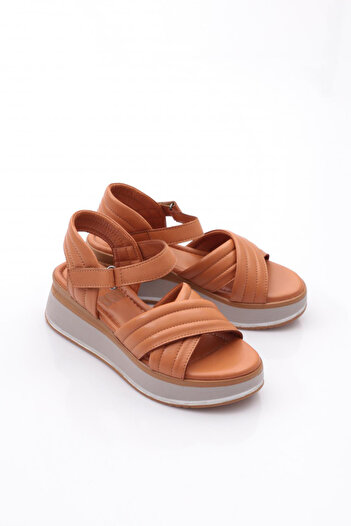 DGN Women's Cross Strap Chair Tan 234133331035108