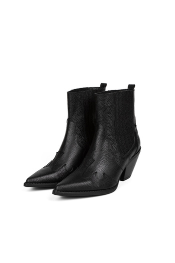LA PASSION Rubber Detailed Boots, Pointed Mold Blunt Toe Boots