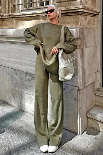 Swist Khaki Colored Knitted Women's Set - Crew Neck, Oversize Sweater and Trousers