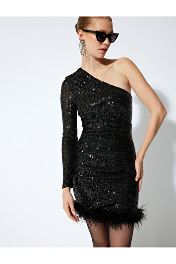 Koton Paillettenbesetztes One-Shoulder-Mini-Abendkleid mit Federn