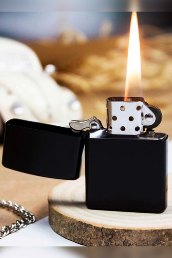 İŞTE BU Kişiye Özel Isimli Türk Bayrağı Baskılı Benzinli Siyah Zippo Çakmak Ay Yıldız