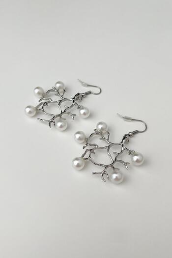 Modex Silver Color Leaf Pattern Pearl Earrings