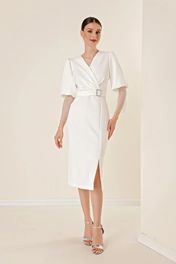 By Saygı Großes Kleid mit zweireihigem Kragen, Ballonärmeln und Perlendetail