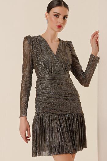 By Saygı Zweireihiges, plissiertes Glitzerkleid mit Kragenfutter