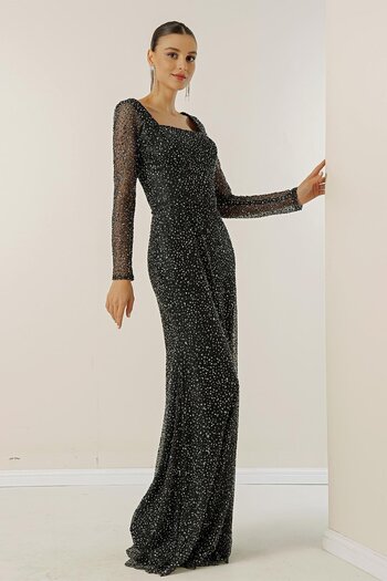 By Saygı Langes, gefüttertes Kleid mit quadratischem Ausschnitt, geschliffenen Steinen und großer Größenauswahl