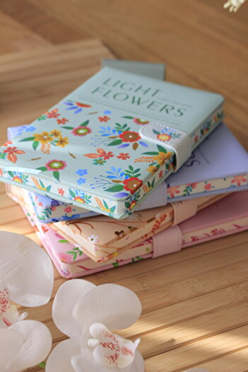 Nova Crafts 4-Piece Flowers Themed Gilded Cover Magnet Notebook Set