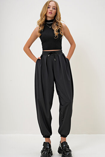 Trend Alaçatı Stili Women's Black Elastic Waist Double Pocket Front Pleated Balloon Pants Alc-X13191