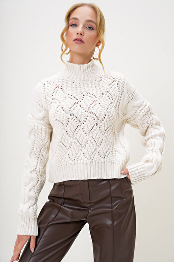 Trend Alaçatı Stili Cremefarbener Winter-Strickpullover mit halbem Rollkragenmotiv für Damen ALC-X13207