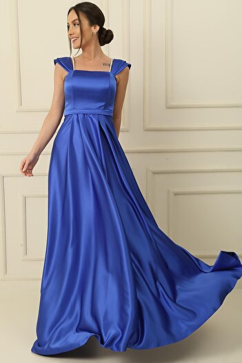 By Saygı Rochie lungă din satin cu bretele cu guler pătrat