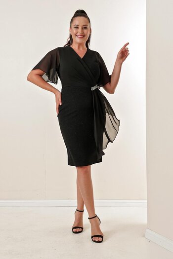 By Saygı Glittery κοντό φόρεμα Plus Size με μανίκια σιφόν και πέτρινη φόδρα στο πλάι