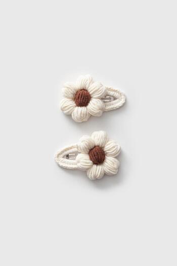 Magu Knitted White Flower Set of 2 Buckles