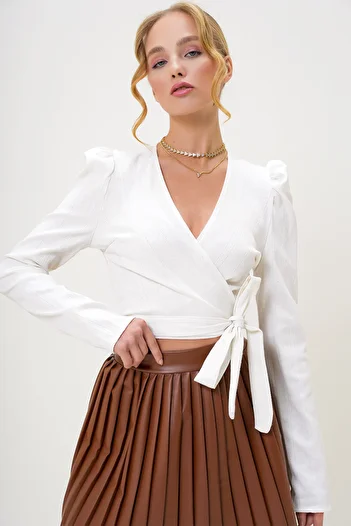Trend Alaçatı Stili Ecru Double Breasted Neck and Print Women's Blouse with Tie Detail - Alc-X13166