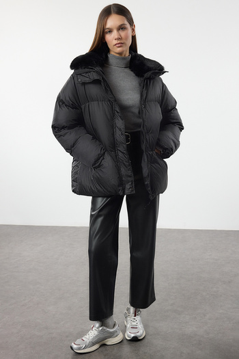 Trendyol Collection Black down Jacket with Fur Collar - Belt, Regular Fit Twoaw25Mo00318