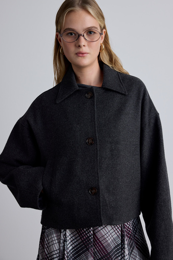 Manuka Anthracite Colored Dori Wool Short Stamp Coat