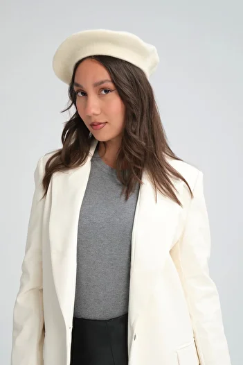 robanu Felt Painter Beret |   Modern and Stylish: Ecru Felt Painter Beret Hat