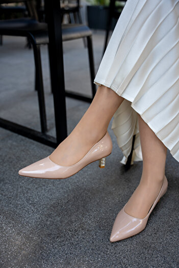 LAMİNTA Novas Nude Patent Leather Women's Heeled Shoes with Stone Heel Detail