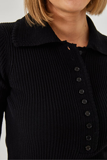Bianco Lucci Women's Wide Neckline Buttoned Placket Sweater 20246251