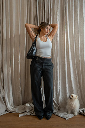 Hiccup Erin V-Neck Crop Top