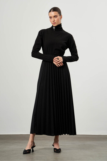 Mizalle Crepe Knitted Pleated Black Skirt