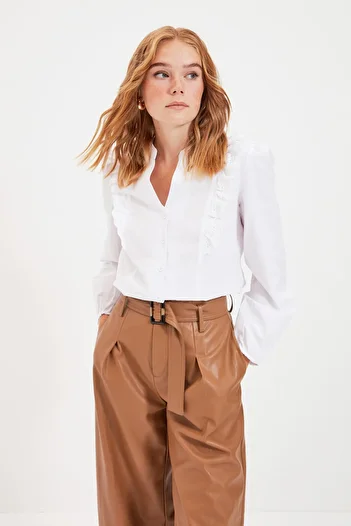Trendyol Collection Bavlněná bílá krajková košile - Regular Fit TWOSS20GO0044
