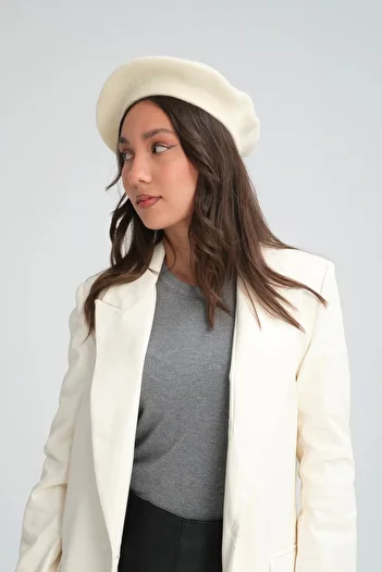 robanu Felt Painter Beret |   Modern and Stylish: Ecru Felt Painter Beret Hat