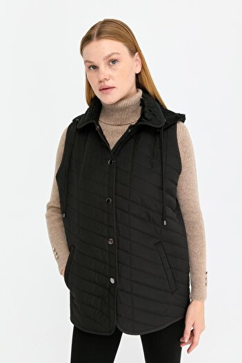 Desen Triko Women's Black Quilted Vest - Hooded and Side Pockets
