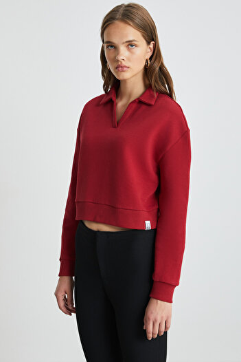 GRIMELANGE Deysi Women's Raised V-Neck Ornamental Label Detailed Red Crop Sweatshirt
