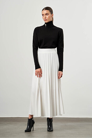Mizalle Crepe Knitted Pleated Ecru Skirt