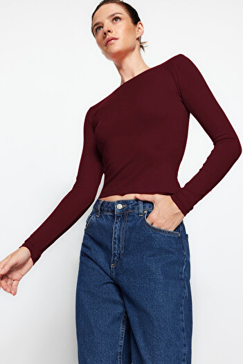 Trendyol Collection Elastyczna bawełniana bluzka z odkrytymi plecami w kolorze ciemnego burgunda - TWOAW24BZ00160