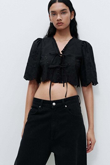 H&M Cropped broderie anglaise blouse
