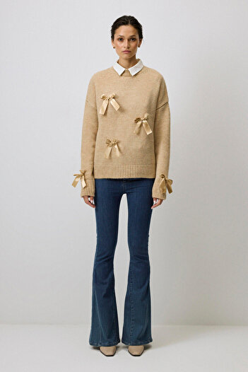 Touché Privé Knitting Sweater with Bow Detail