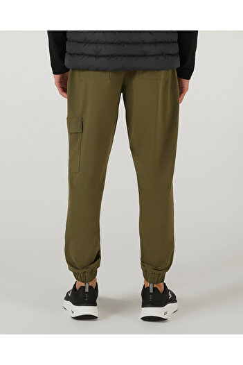 SKECHERS Ανδρικό παντελόνι Khaki Jogger - Micro Collection M, Woven Pant S222080-801