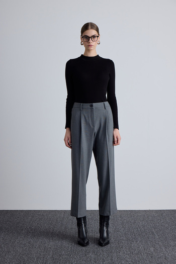 Manuka Gray Classic Cut Pleat Detailed Trousers