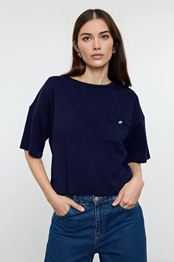 Trendyol Collection Pulover de tricotaj cu buzunar albastru bleumarin TWOAW25KZ00064