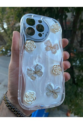 Rivor Apple İphone 16 Pro Max Kılıf Kamer Çıkıntılı Kabartmalı Kelebek Çiçek Desenli Kenarlar Şeffaf Kapak