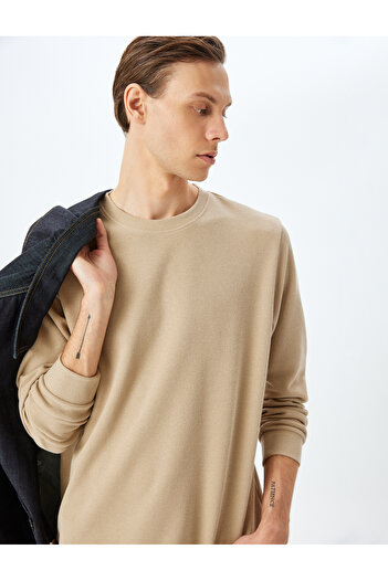 Koton Basic Crew Neck Sweatshirt with Cotton Blend