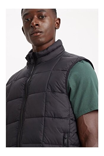Dockers Nylon Lightweight Quilted Yelek